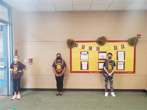 Student Leadership members helping out on the 1st Day of School