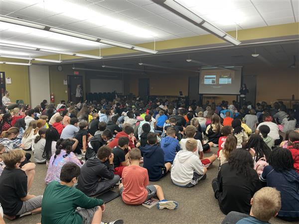 All of the Murphy Jr. High 6th graders are in attendance for the author visit.