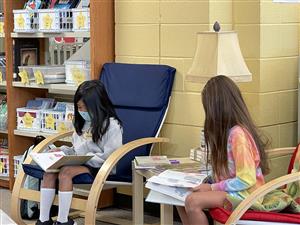 2nd graders reading