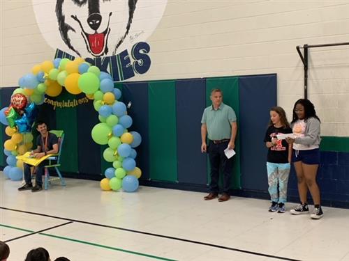 Students reading a letter to Michael Leali