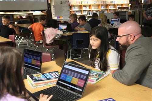 Dr. Sparlin in LRC with students participating in interactive story quiz